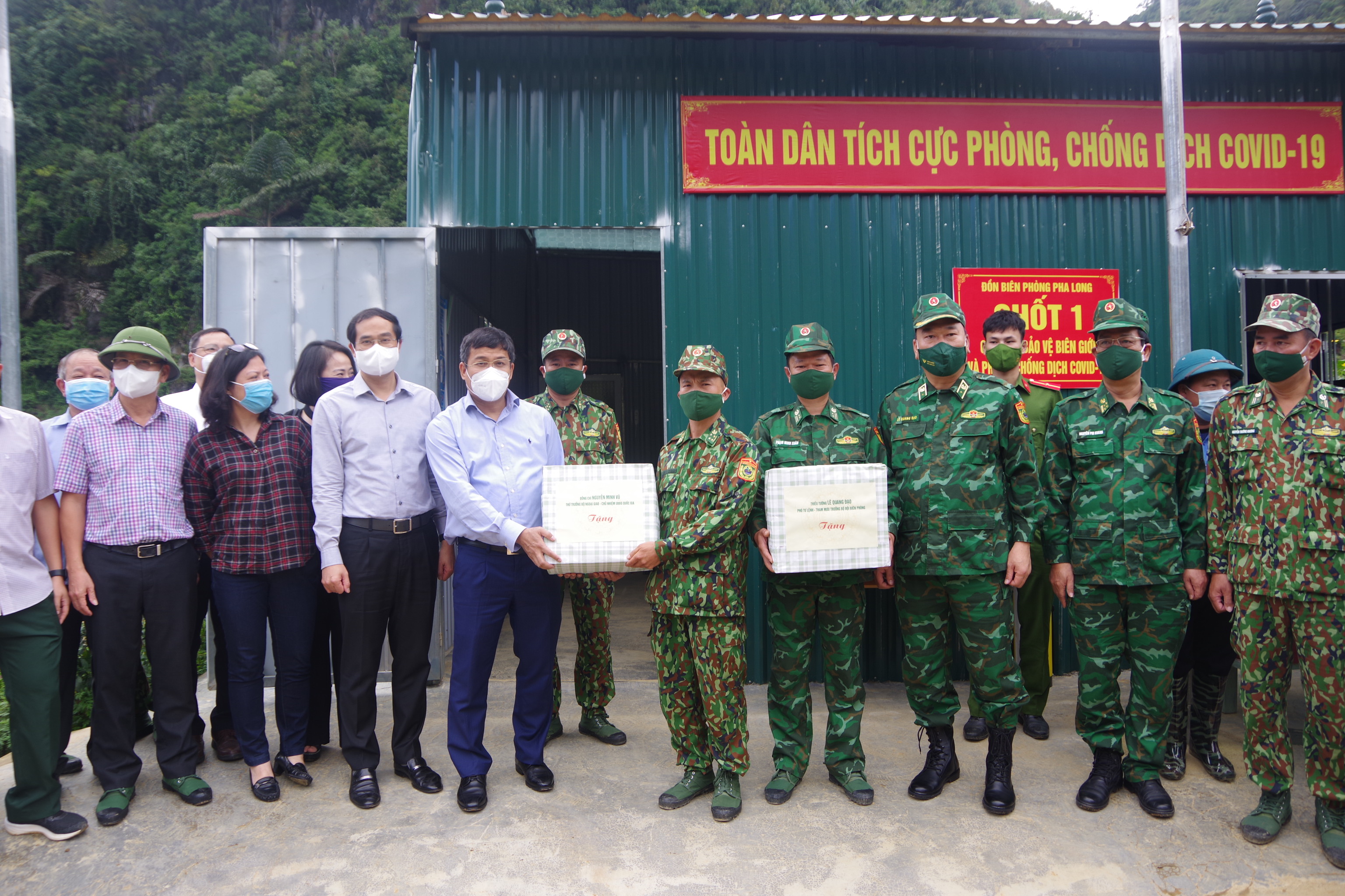 Kiểm tra công tác phòng, chống dịch trên tuyến biên giới Lào Cai